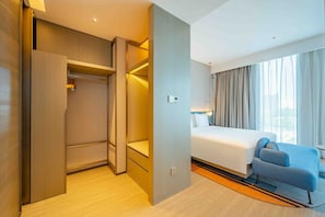 Roba de llit d'alta qualitat, cobrellits i caixa forta a l'habitació