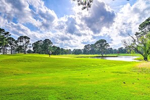 Golf - Golf, Swim & Unwind at Bright Myrtle Beach Condo! (Myrtle Beach)