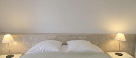 2 Schlafzimmer, Schreibtisch, Bügeleisen/Bügelbrett, Reisekinderbett