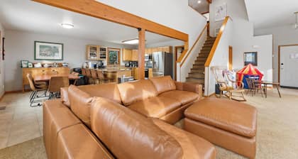 Stand-alone Mountain Home, Private Hot Tub and Deck, Mountain Views #34 by Summit County Mountain Retreats