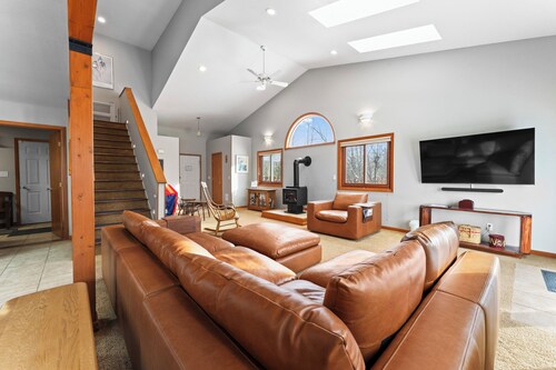 Stand-alone Mountain Home, Private Hot Tub and Deck, Mountain Views #34 by Summit County Mountain Retreats