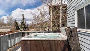 House (3 Bedrooms) | Property amenity