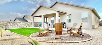 ⭐️ Western Style Casita with 3BR and a Fitness Room and BBQ grill