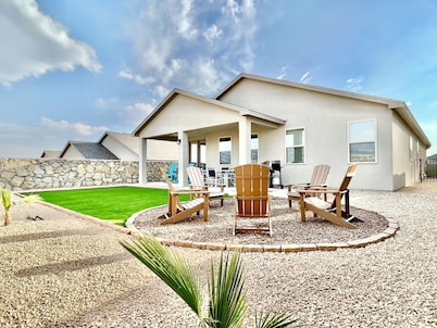 ⭐️ Western Style Casita with 3BR and a Fitness Room and BBQ grill