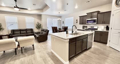 âïž Western Style Casita with 3BR and a Fitness Room and BBQ grill