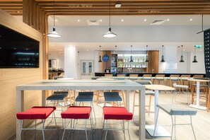 Lobby lounge - Holiday Inn Express Astana - Turan by IHG (Astana)