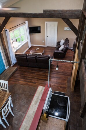 Smart TV, foosball, books - Rustic Wine Country Farmhouse (Walla Walla)