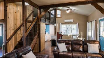 Een smart-tv, tafelvoetbal en boeken