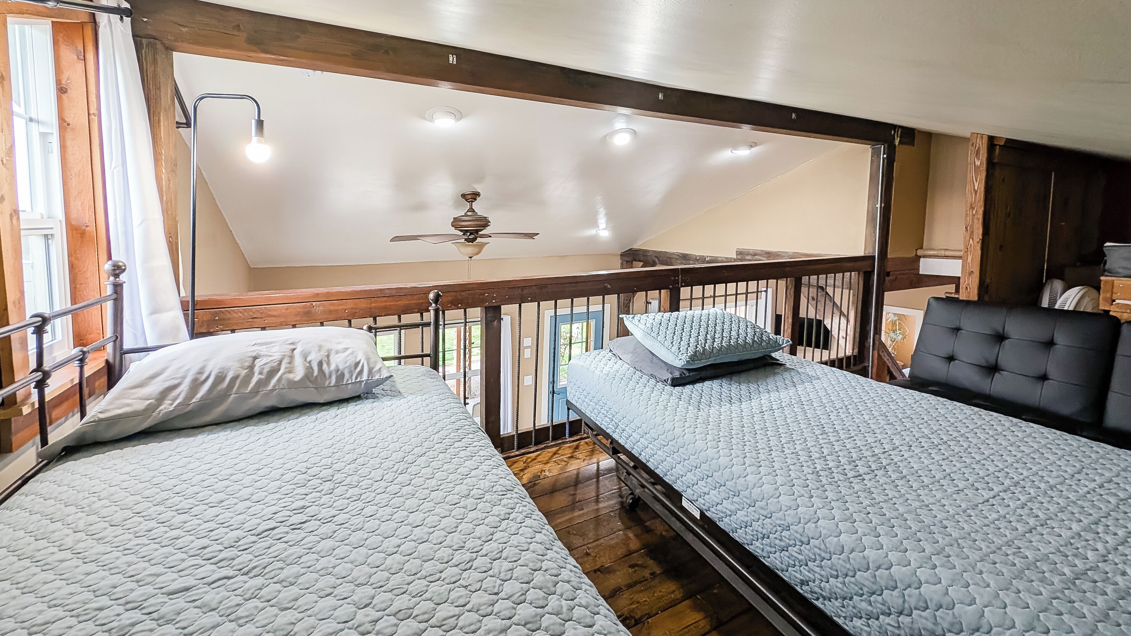 3 chambres, fer et planche à repasser, lit de bébé portatif