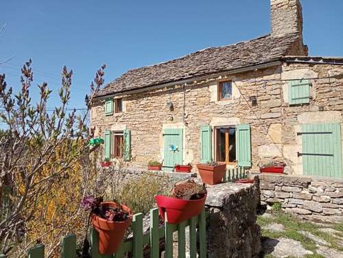 Maison Ancienne Caussenarde à Quelques km des Gorges du Tarn