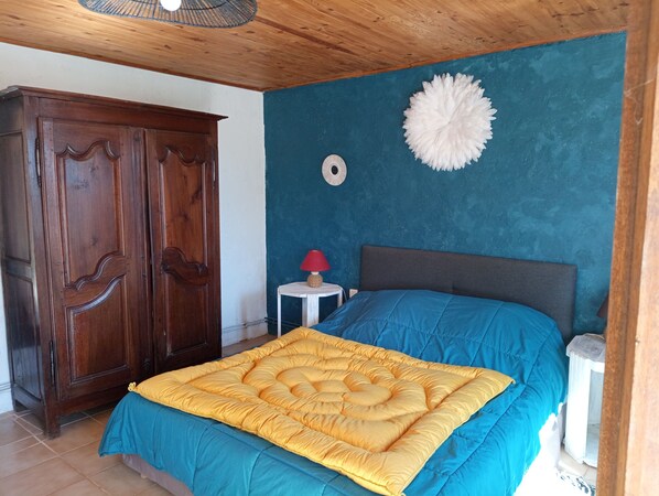 4 bedrooms, iron/ironing board, travel crib