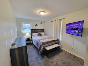 3 habitaciones, tabla de planchar con plancha, wifi y ropa de cama 