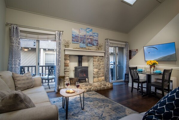 Smart TV, fireplace, video games, books - Sun Valley/Ketchum-Location, Hot tub, pet friendly, walk to ski and downtown (Ketchum)