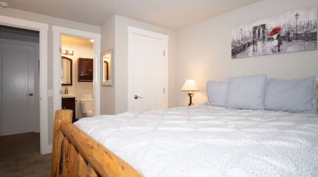 3 bedrooms, iron/ironing board, travel crib, free WiFi