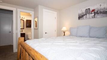 3 bedrooms, iron/ironing board, travel crib, free WiFi