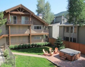Property grounds - Sun Valley/Ketchum-Location, Hot tub, pet friendly, walk to ski and downtown (Ketchum)