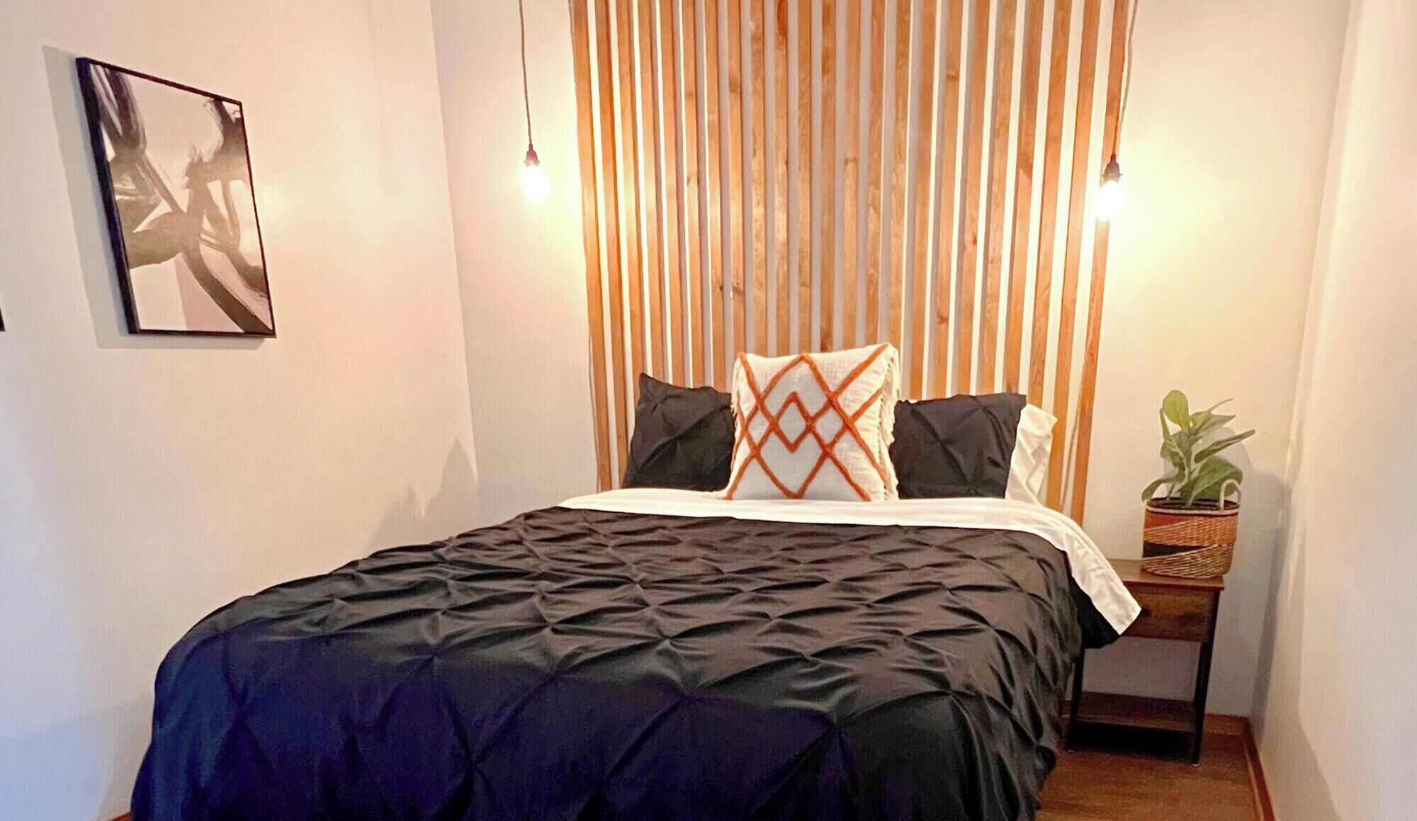 2 habitaciones, tabla de planchar con plancha, wifi y ropa de cama 