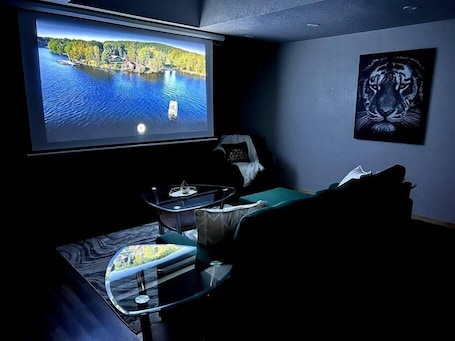 テレビ. The Hummingbird: Lux 1Bed 1Bath Hideaway Sleeps 4