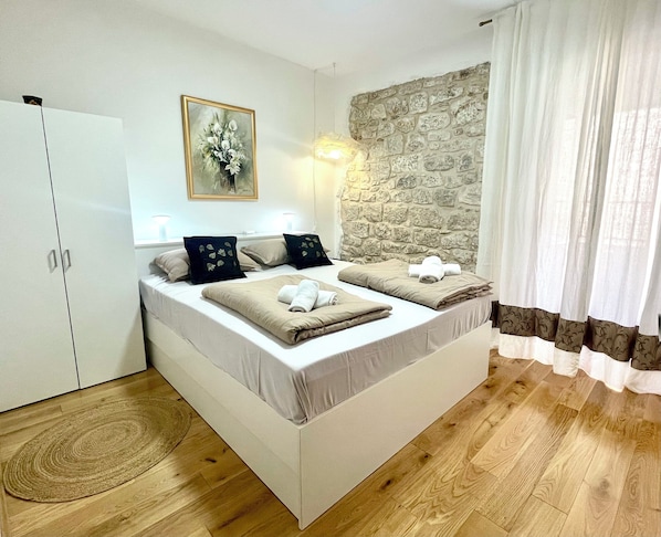 3 chambres, lit parapluie, Wi-Fi gratuit, draps fournis