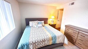 2 Schlafzimmer, Schreibtisch, Bügeleisen/Bügelbrett, WLAN