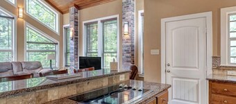 Lake Palestine Retreat – Dock, Fire Pit & Serene Views