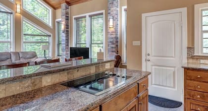 Lake Palestine Retreat – Dock, Fire Pit & Serene Views