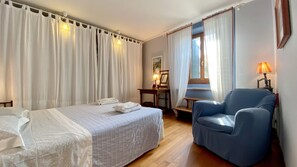 2 habitaciones, tabla de planchar con plancha y wifi gratis