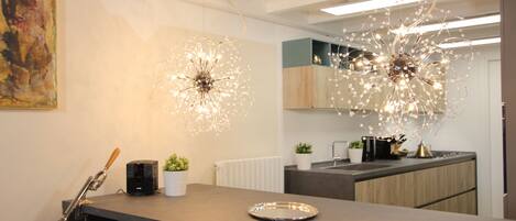 Fridge, oven, dishwasher, coffee/tea maker