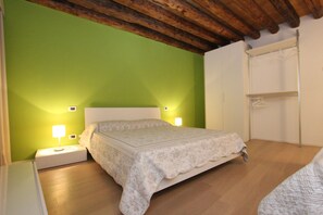 1 chambre, fer et planche à repasser, Wi-Fi gratuit, draps fournis