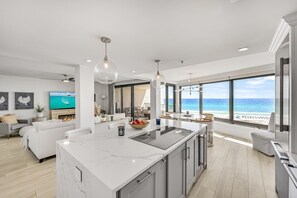 Refrigerador, microondas, horno, placa de cocina