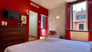 4 slaapkamers, een strijkplank/strijkijzer, gratis wifi, beddengoed