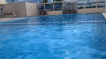 Piscina externa, guarda-sóis