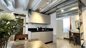 Fridge, oven, dishwasher, coffee/tea maker