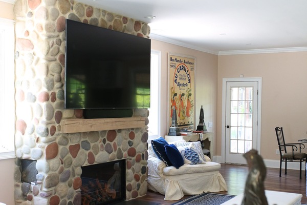 TV, fireplace