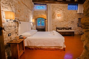 2 bedrooms, desk, free WiFi, bed sheets
