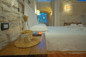2 bedrooms, desk, free WiFi, bed sheets