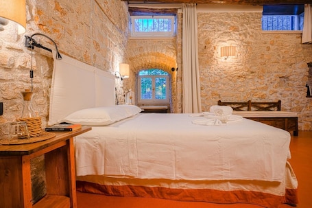 2 bedrooms, desk, free WiFi, bed sheets