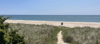 2 minute walk to the beach- Summer beach cottage with private beach access