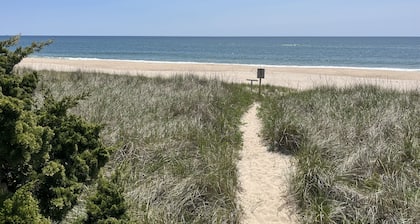 2 minute walk to the beach- Summer beach cottage with private beach access