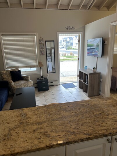Beautiful Beach Condo – 1 Block From Boardwalk!