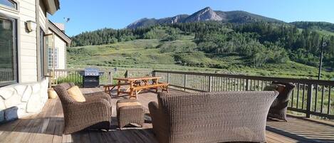 Casa de lujo, varias habitaciones, cocineta, junto a la montaña | Terraza o patio
