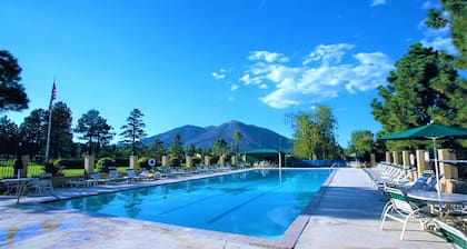 1Bed/1Bath - Gorgeous Flagstaff with Pools, Golf, and More!