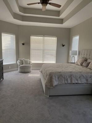 5 quartos, ferros/tábuas de passar roupa, Wi-Fi, roupa de cama