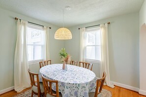 Dining - Altavista House - Renovated, Charming, & Walkable (Charlottesville)