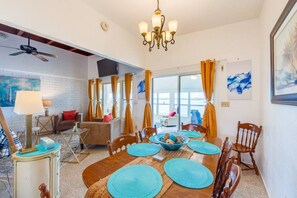 Dining - River Front. Fishing, dolphins, views galore! (Daytona Beach)