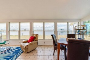 Interior - River Front. Fishing, dolphins, views galore! (Daytona Beach)