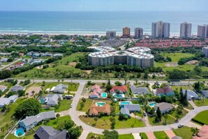 Exterior - Large pool home & blocks away from the beach! (Daytona Beach)