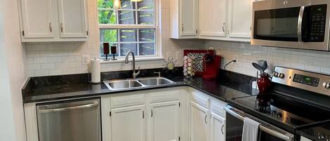 Frigorífic, microones, forn i placa de cuina