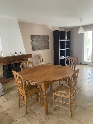 Dining - The house of happiness (BAGNOLS EN FORET)