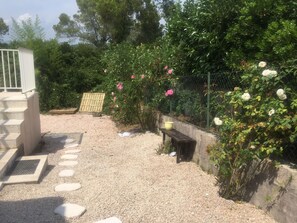 Property grounds - The house of happiness (BAGNOLS EN FORET)